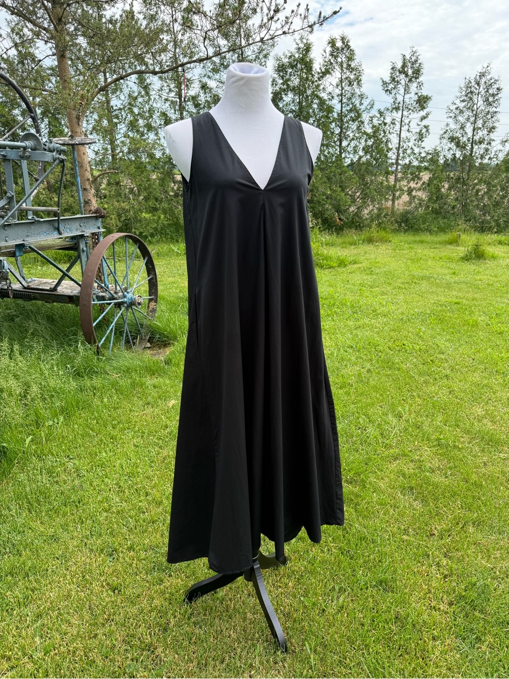 Zara Black Sleeveless V-Neck Midi/Maxi Swing Dress with Pockets